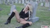 คลิปโป๊ฟรี Hot blonde milf Jessica Drake masturbates on grave Lost Love Scene 6 2022 ร้อน